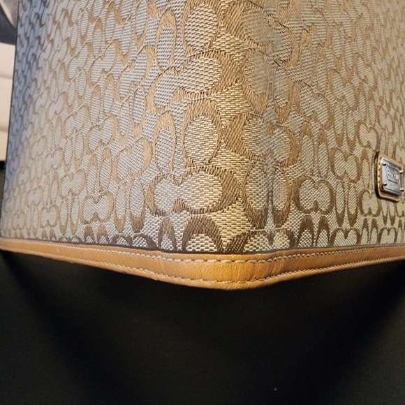 GUC COACH Signature Portfolio 70299 Retail $158 - Picture 3 of 6